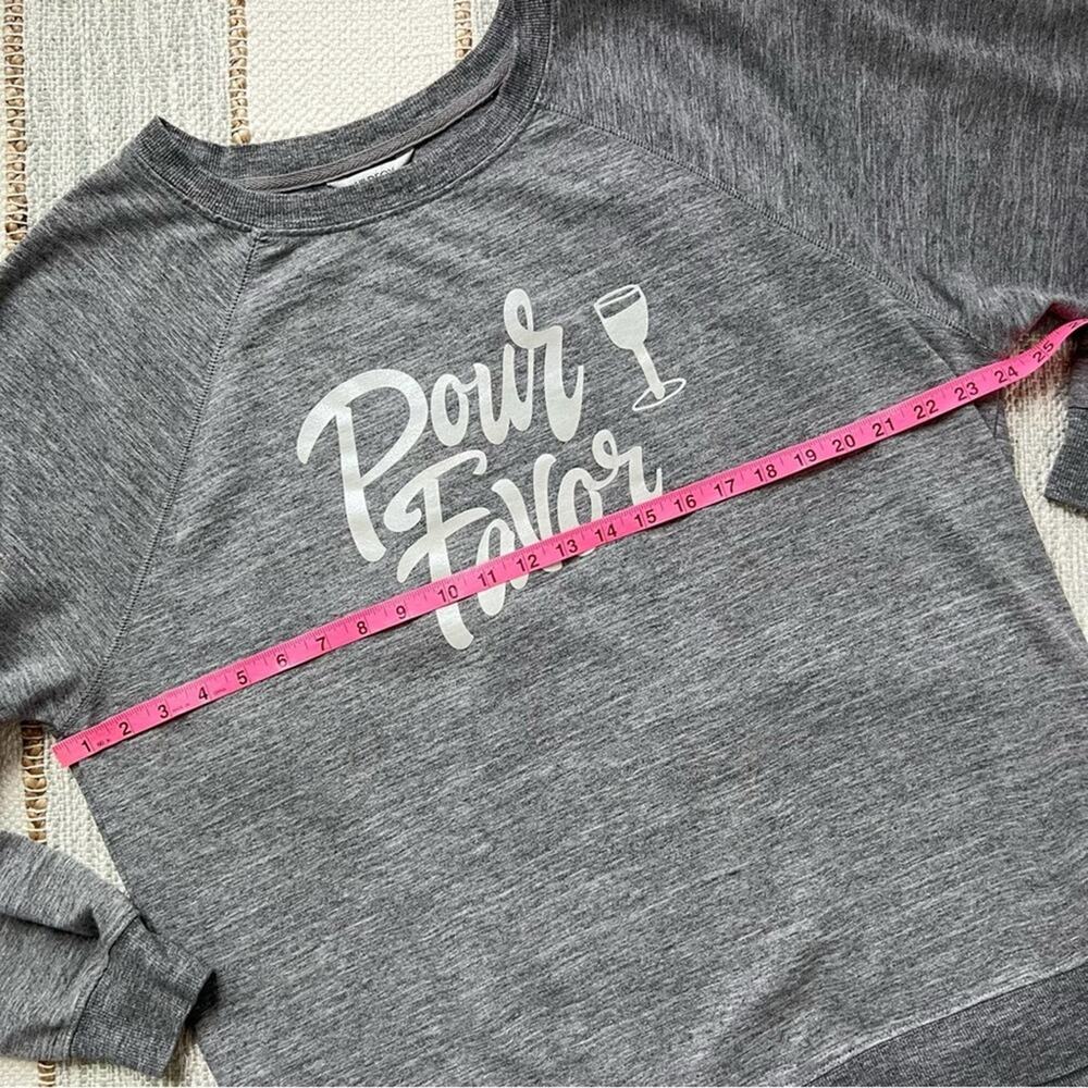 WILDFOX Pour Favor Grey Crewneck Pullover Sweatshirt Women’s Large - Picture 6 of 8